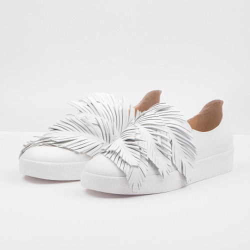 Flat shoes white