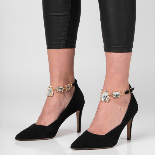 Black heels with bracelet