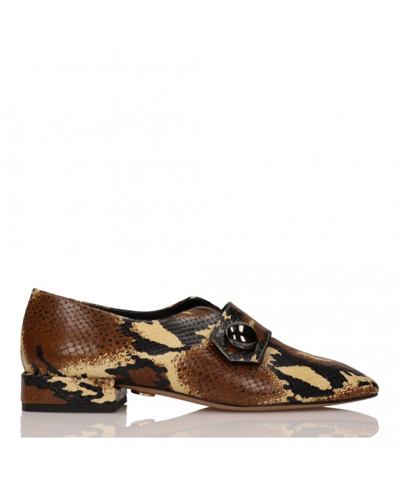 Flat shoes brown